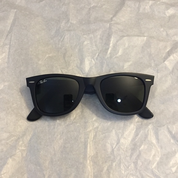 matte black wayfarer style sunglasses